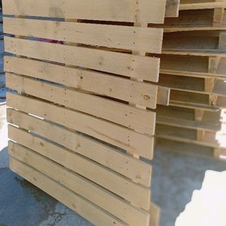 Pallet gỗ 13001100mm giá rẻ
