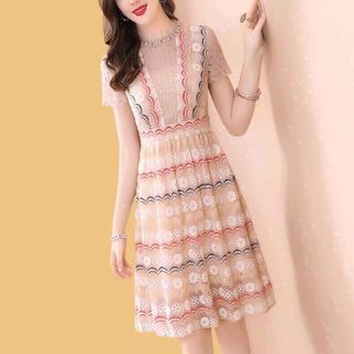 ĐẦM REN THÊU HOẠ TIẾT CỔ KẾT ĐÁ