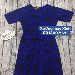 Áo dài cách tân gấm bông ép nền xanh coban
