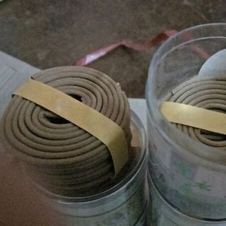 nhang khoanh thơm đặc biệt nhỏ khoảng 5 cm khoảng 1h30 dùng để đốt lư xông