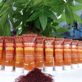 Sửa rửa mặt Saffron giá sỉ