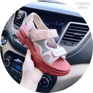 Giày sandal đế thô