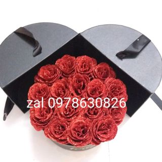 Hộp hoa hồng nhũ có nút gài