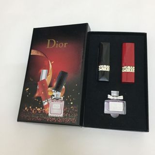 Sét nước hoa và son môi