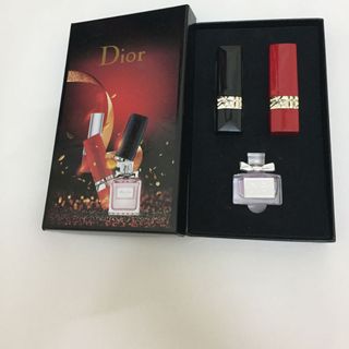 Sét nước hoa và son môi