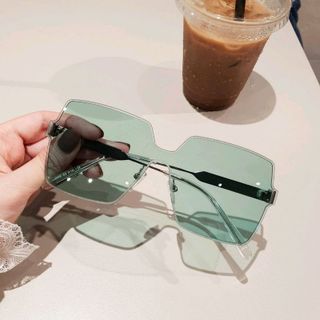 Kính nữ tràn viền sang trọng