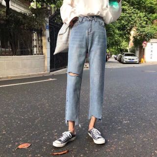 Quần ống rộng rách gôi
