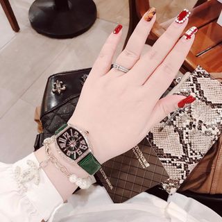Đồng hồ nữ Davena xanh lá sale cực đẹp