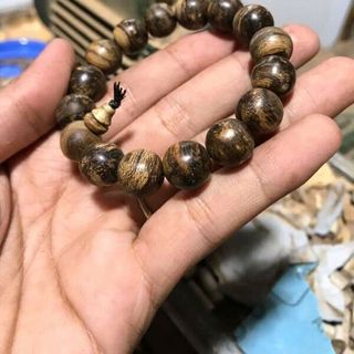 Vòng tay trầm hương