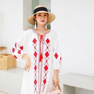 Váy xuông thêu thổi cẩm