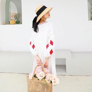 Váy xuông thêu thổi cẩm