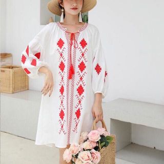 Váy xuông thêu thổi cẩm