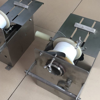 Máy buộc chỉ xúc xích bằng cần quay tay