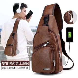Túi da đeo chéo nam kèm dây cáp USB TC09
