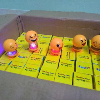 5 mẫu Emoji mặt cảm xúc siêu kute có đèn nháy ảnh thật