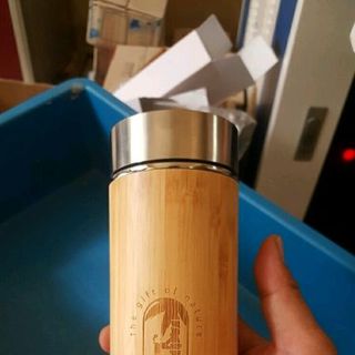 quà tặng doanh nghiệp - bình giữ nhiệt vỏ tre