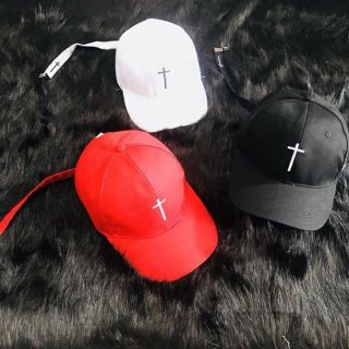 Mũ lưỡi trai thêu chữ thập - mũ lưỡi trai