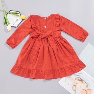 Váy đỏ chấm bi bèo vai
