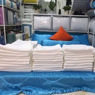 khăn tắm và chăn ga khách sạn