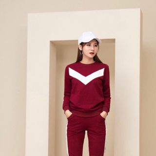 Bộ thể thao nữchất nỉ dày đẹpđược thiết kế phối sọc trẻ trung năng động