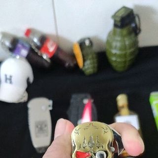 bật lửa kiêm dao tự vệ hình đầu lâu