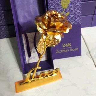Hoa hồng mạ vàng 24k có đếloại tốt ko bay màu