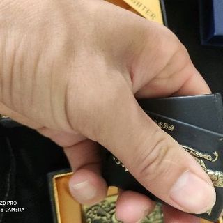 bật lủa hình phật vàng đen