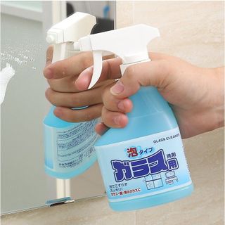 Chai Xịt Vệ Sinh Kính Rocket 300ml