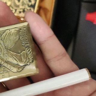 zippo hình nổi sài xăng