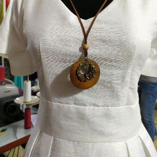 Dây đeo cổ phong cách retro