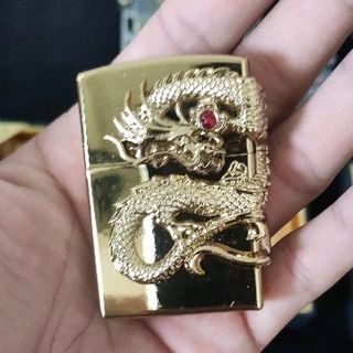 bật lửa zippo rồng vàng sài gas