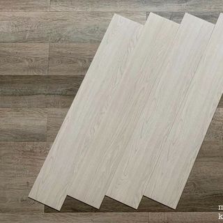 SÀN NHỰA CÓ KEO SẴN