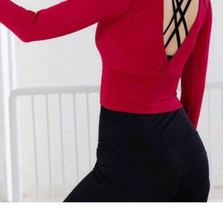 Croptop dài tay khoét lưng thể thao nữ