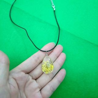 dây chuyền da mặt trong suốt ép hoa khô