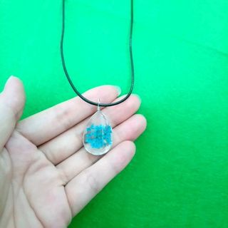 dây chuyền da mặt trong suốt ép hoa khô