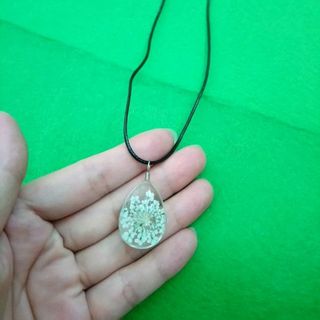 dây chuyền da mặt trong suốt ép hoa khô