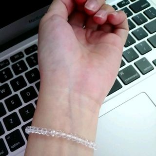 vòng tay pha lê màu trắng