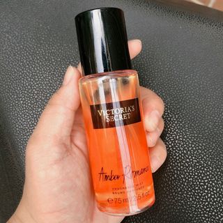Xịt thơm nhủ body Toàn Thân Vic 75 mL