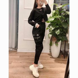 Set bộ áo croptop rách và quần jogger nắp túi giá sỉ