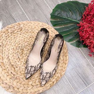 Giày bít cao gót 9p quai trong cực sang