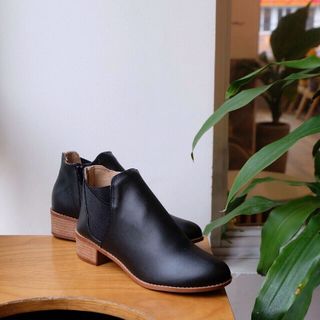 Boot xỏ thun 2 bên dễ đi