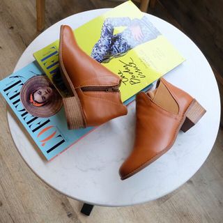 Boot xỏ thun 2 bên dễ đi