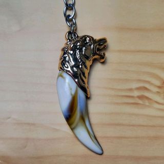 móc khóa nanh đủ màu