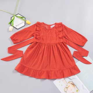 Váy đỏ chấm bi bèo vai