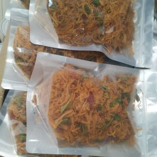 KHÔ GÀ LÁ CHANH XÉ CAY -