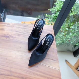 Giày cao gót gỗ tam giác