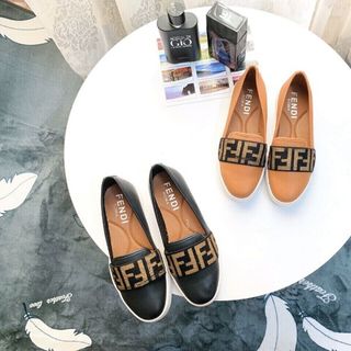 Giày Búp bê đế bệt Fendi