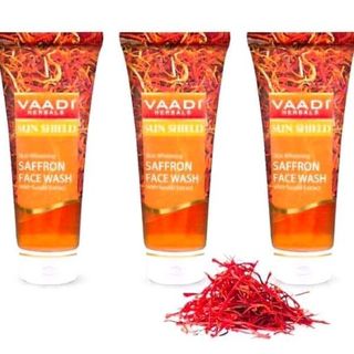 sửa rửa mặt saffron