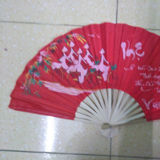 Quạt vải Huế dài 33cm xòe 60cm in chữ phong cảnh