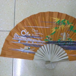Quạt vải Huế dài 33cm xòe 60cm in chữ phong cảnh